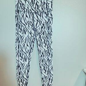 Black and White Patterned Leggings